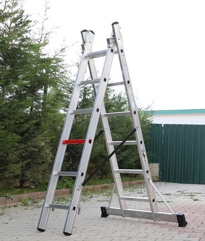 Safety instructions for working properly with ladders