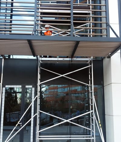 Safety procedures for working properly on scaffolding