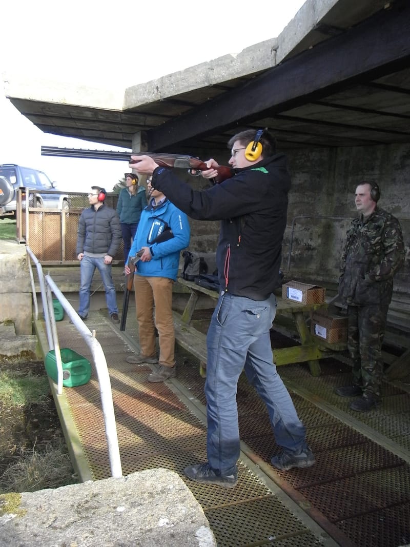 Clay Pigeon Shooting 14 People For 25 Shots